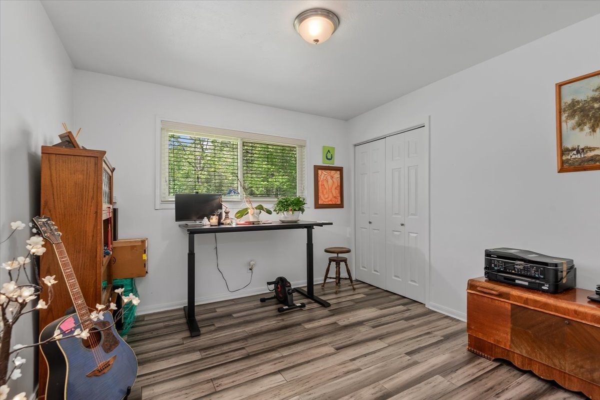 16701 Surrey Lane Property Photo 28
