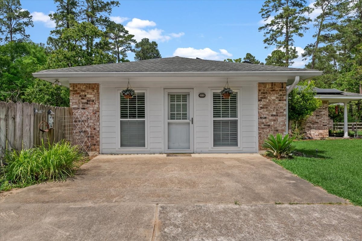 16701 Surrey Lane Property Photo 31