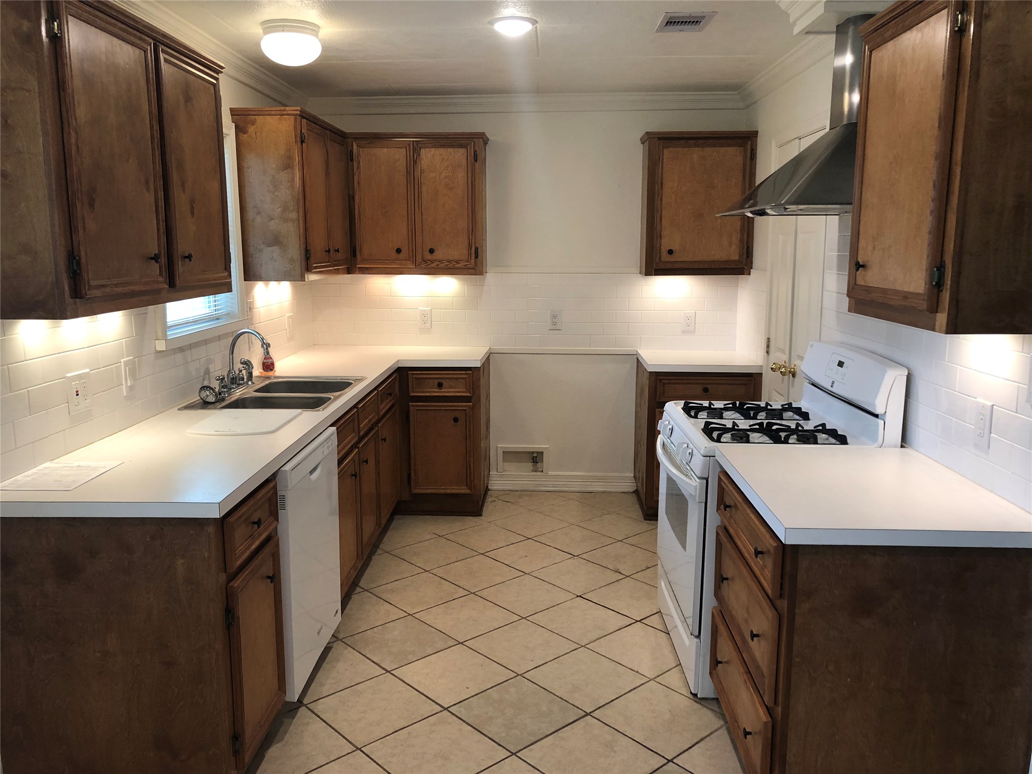 1113 E Miller Street Property Photo 2