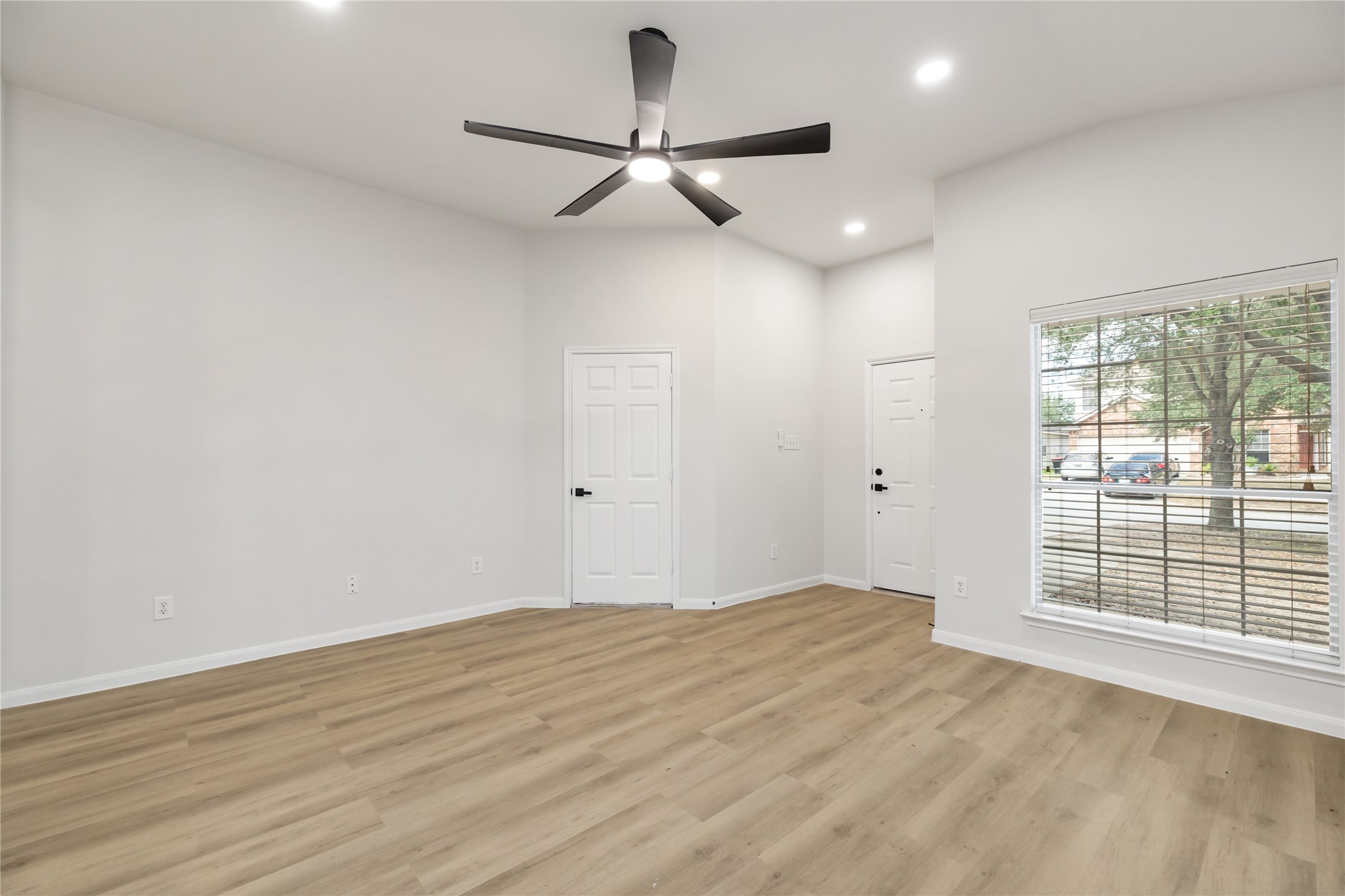 20322 Mossey Forest Court Property Photo 9