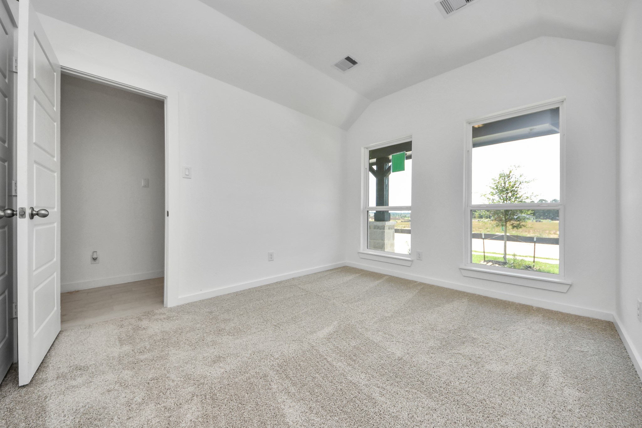 26371 Viva Drive Property Photo 7