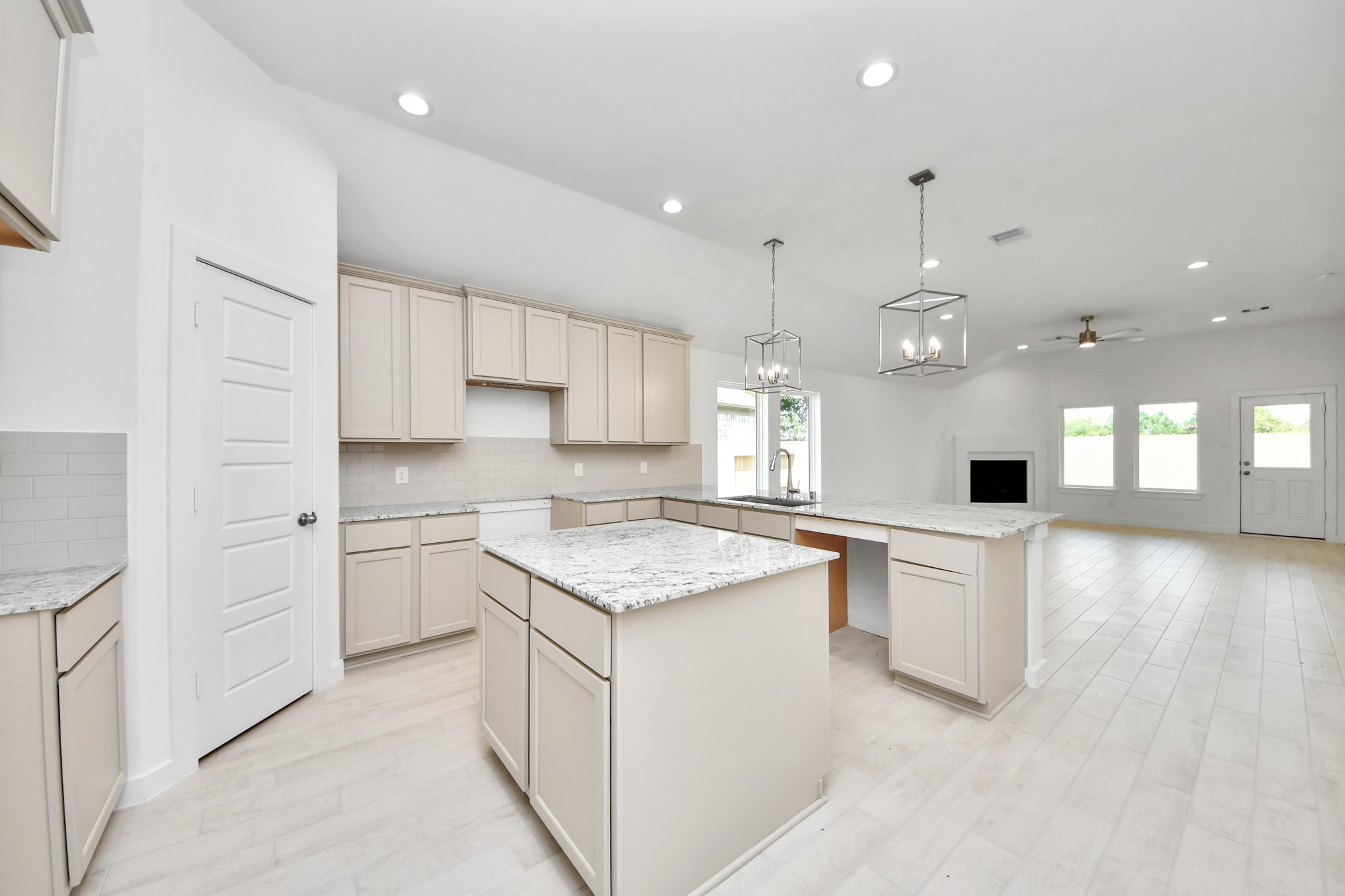 26371 Viva Drive Property Photo 11