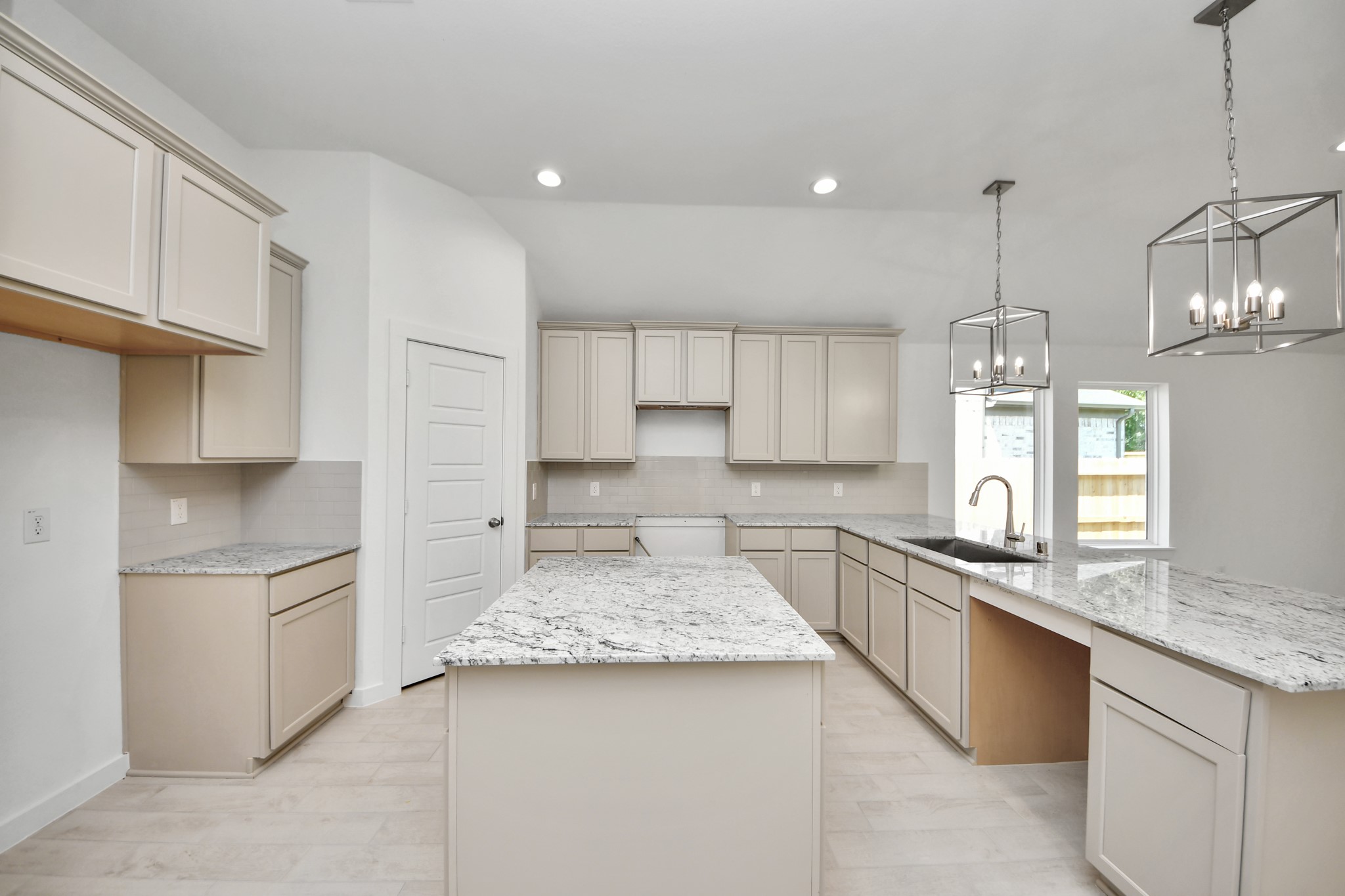 26371 Viva Drive Property Photo 12