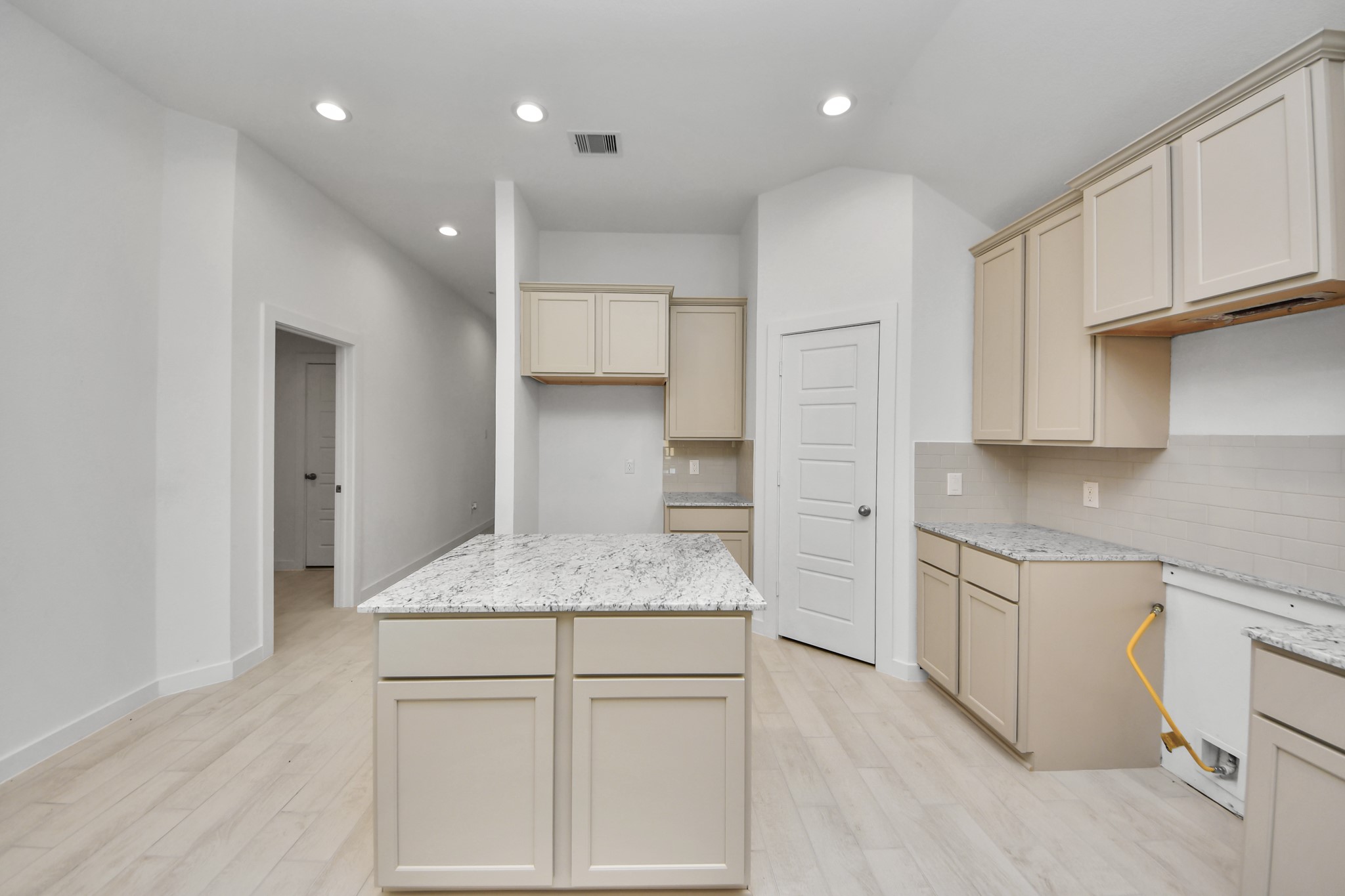 26371 Viva Drive Property Photo 14