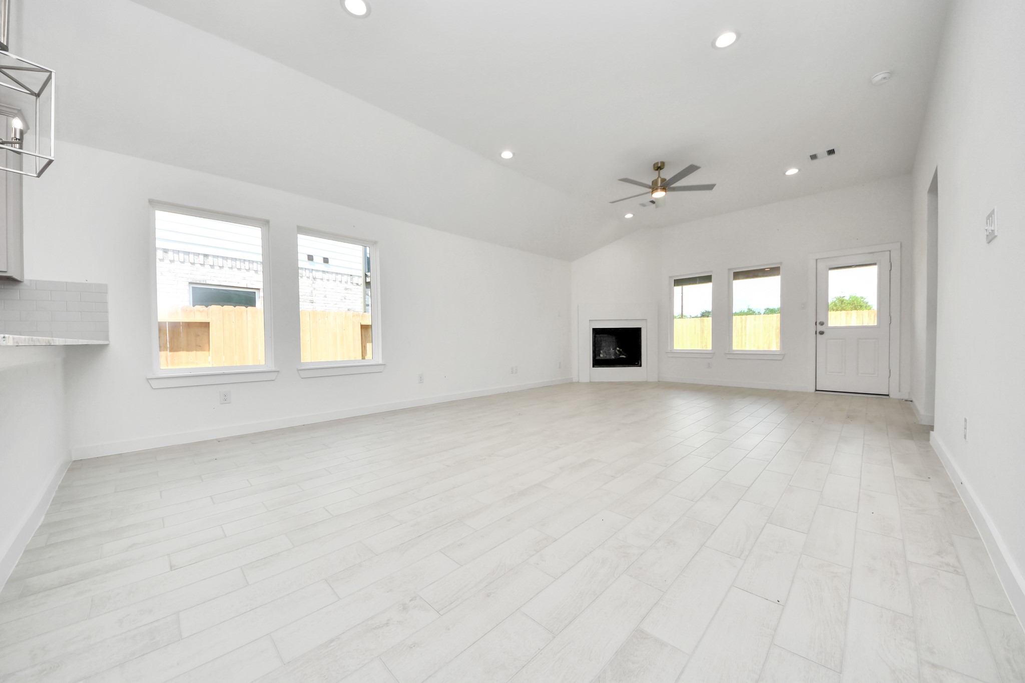 26371 Viva Drive Property Photo 23