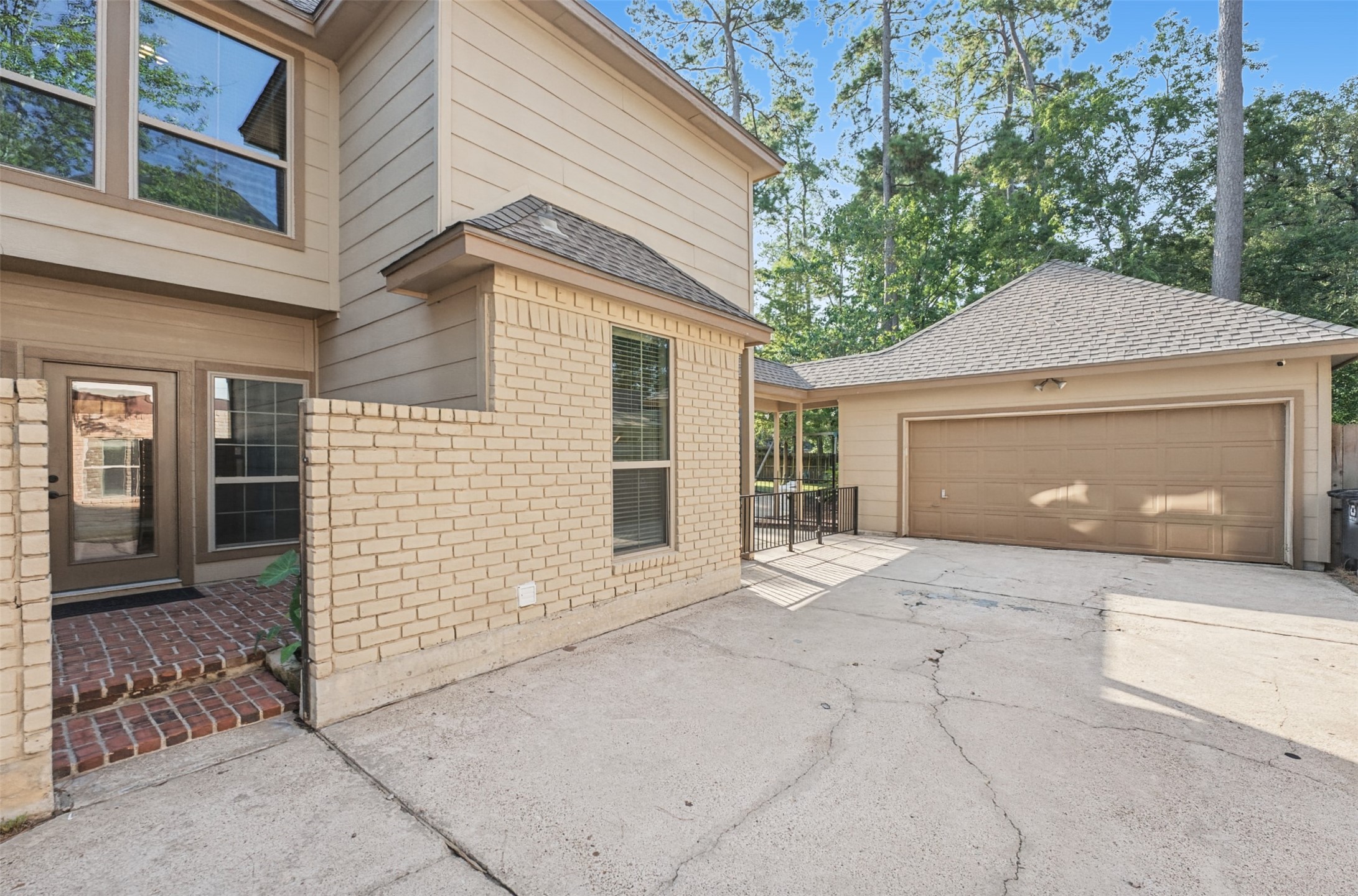 5911 Bayonne Drive Property Photo 4