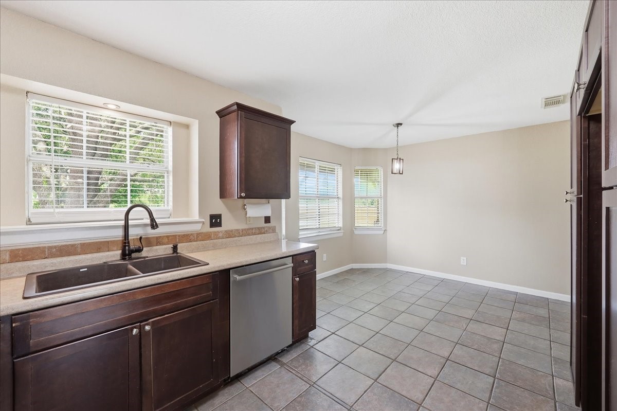 425 Blueberry Street Property Photo 12