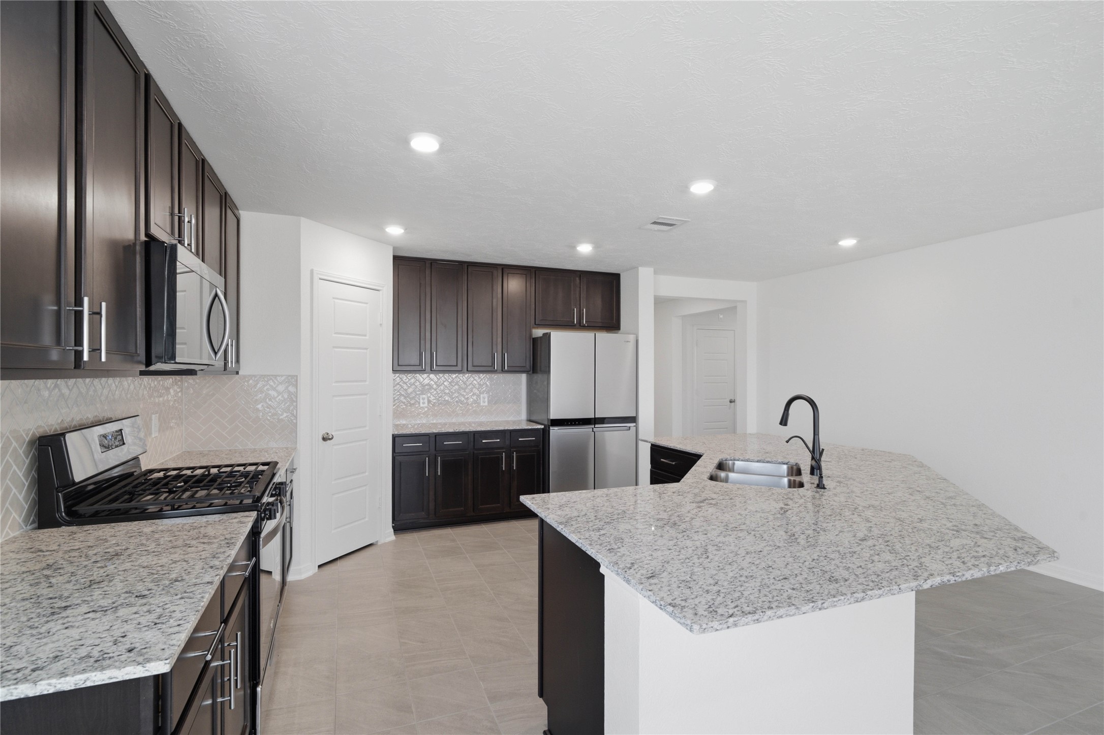 2902 Dardanos Lane Property Photo 12
