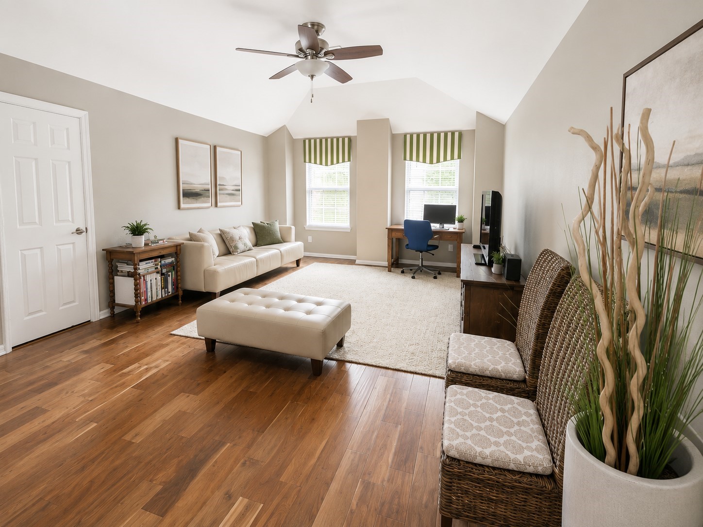 110 N Hawkhurst Circle Property Photo 6