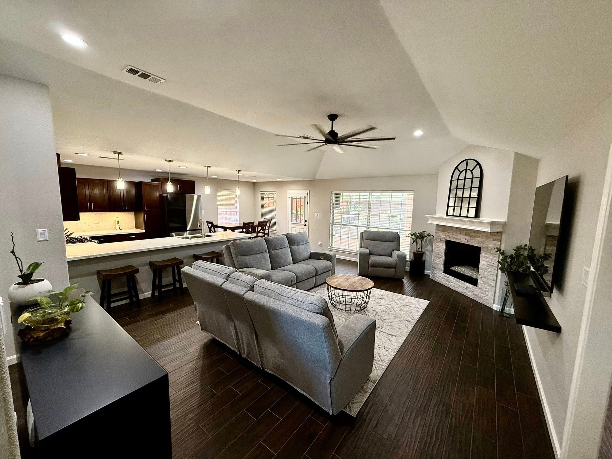 2907 30th Ave N Property Photo 5