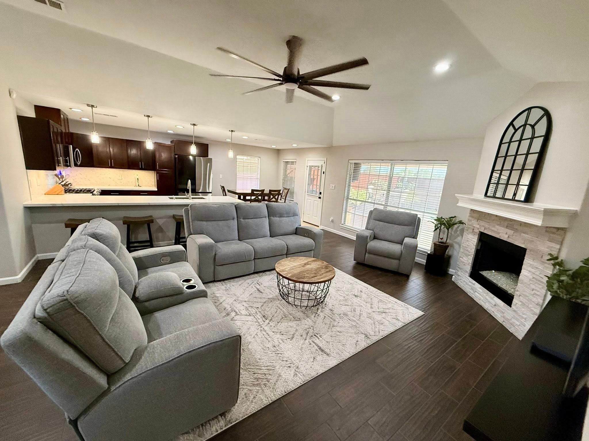 2907 30th Ave N Property Photo 6