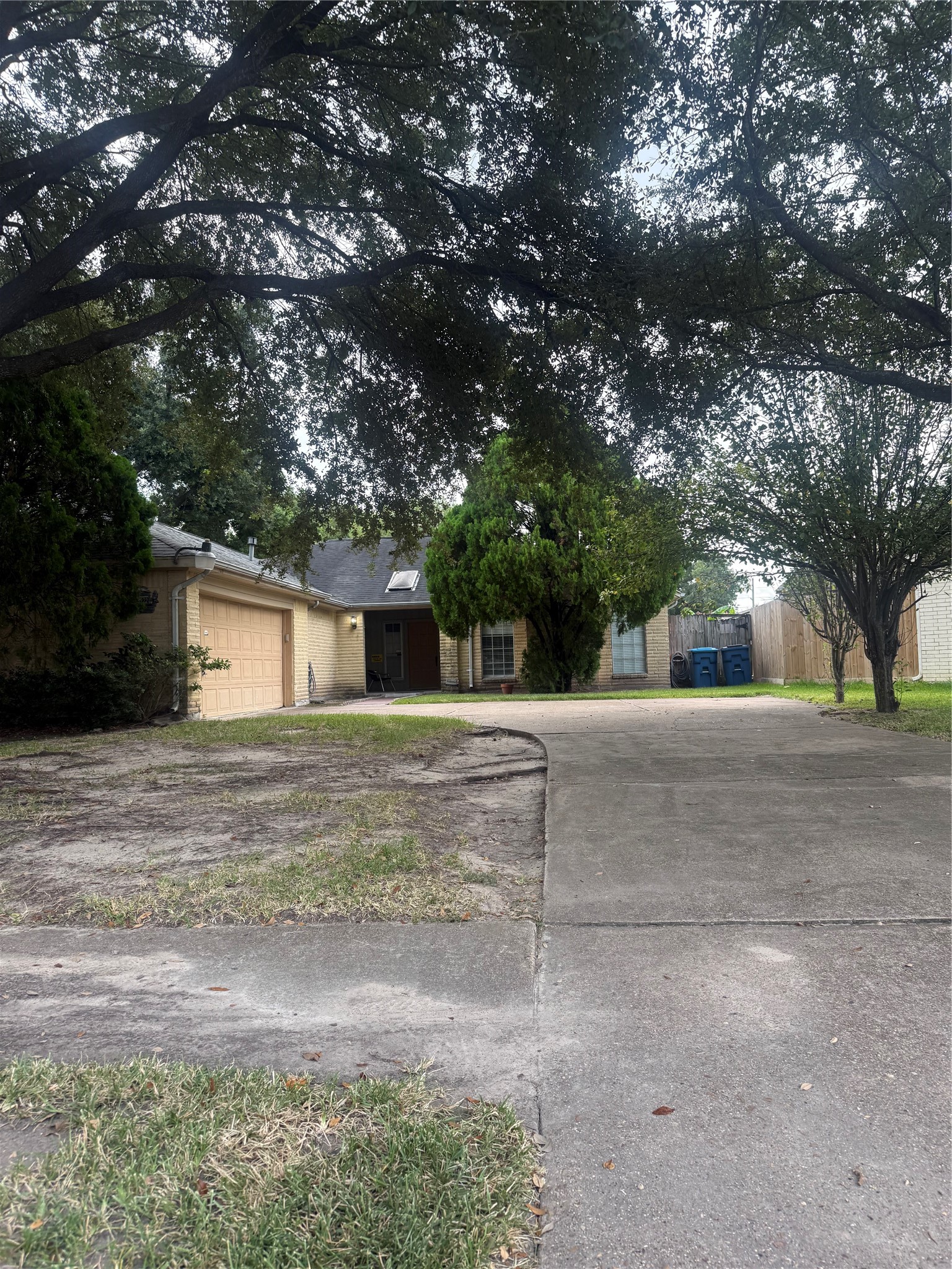 8222 Ridge Forest Drive Property Photo 1