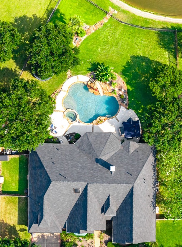 1919 Anchor Lake Lane Property Photo 4