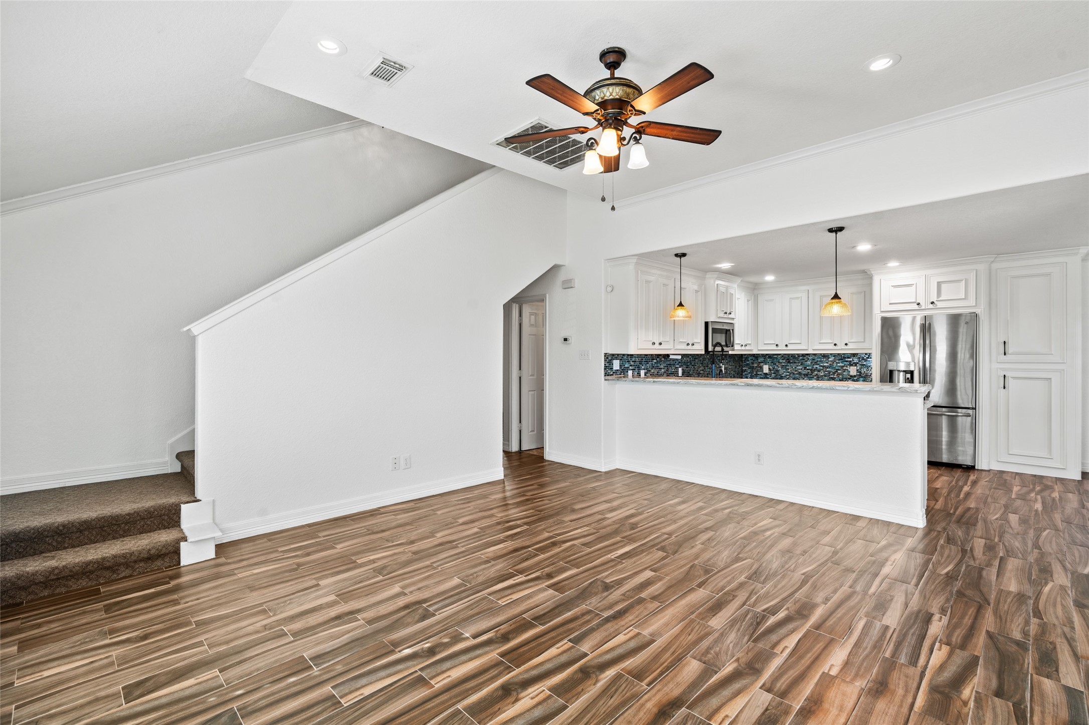 645 Warsaw Street Property Photo 8