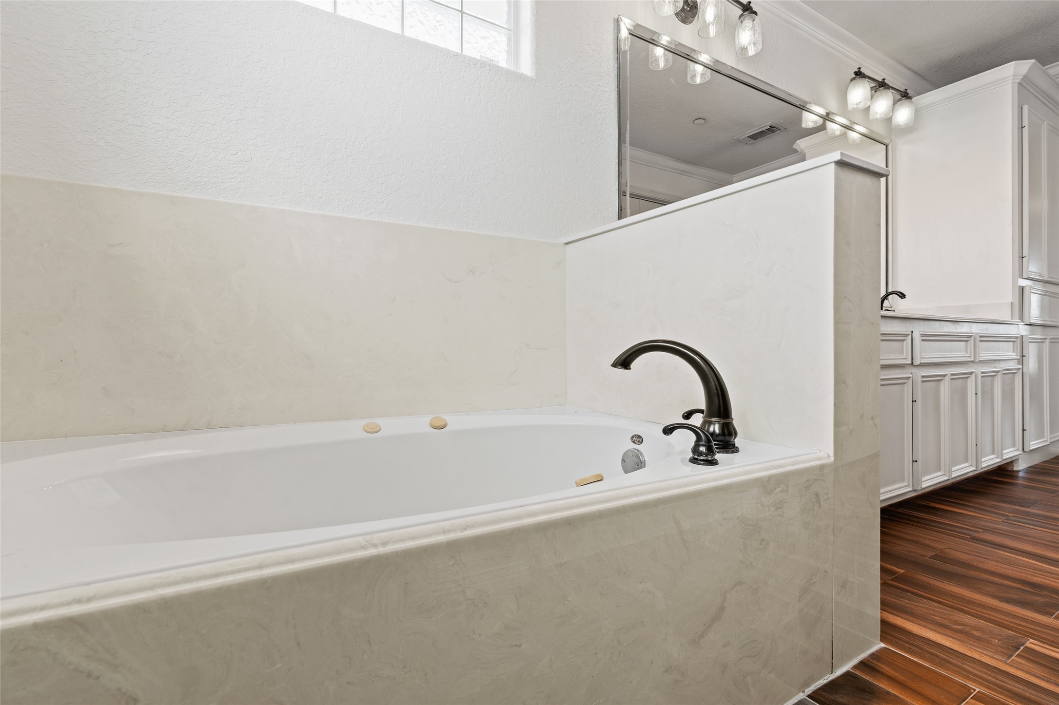 645 Warsaw Street Property Photo 20