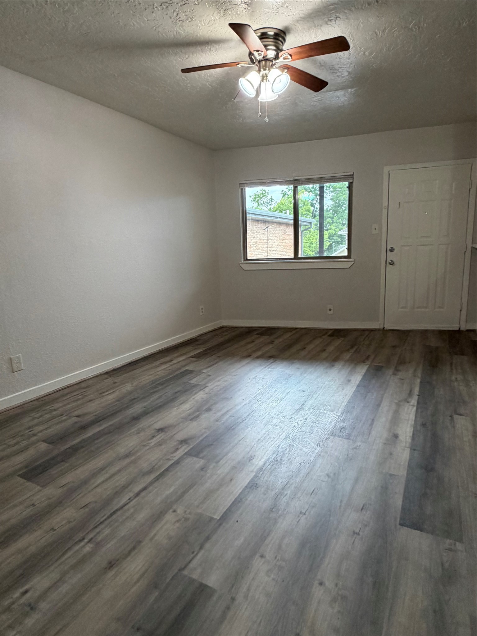 4811 Oakland Street 10 Property Photo 6
