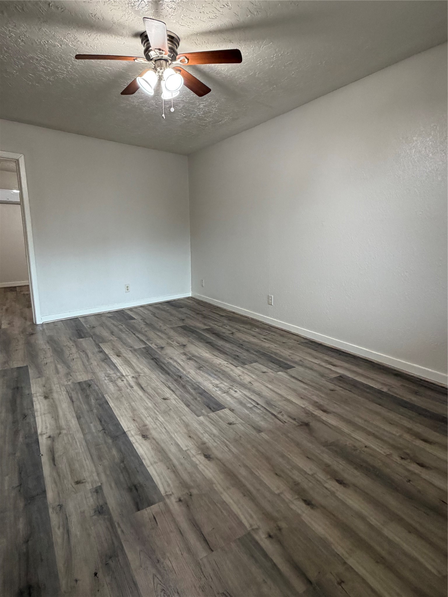 4811 Oakland Street 10 Property Photo 8