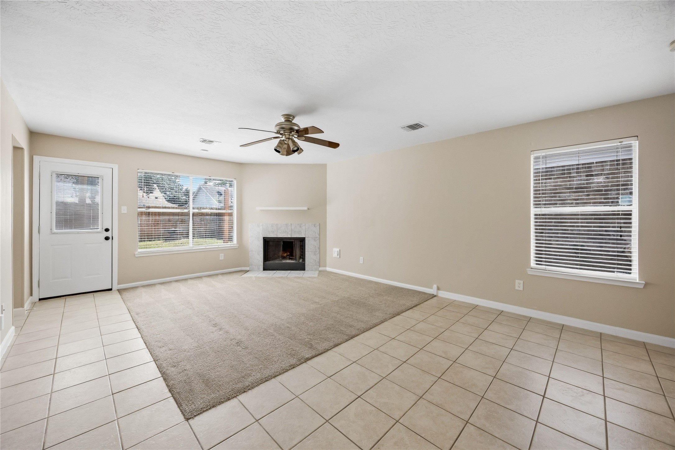 802 Oak West Drive Property Photo 3