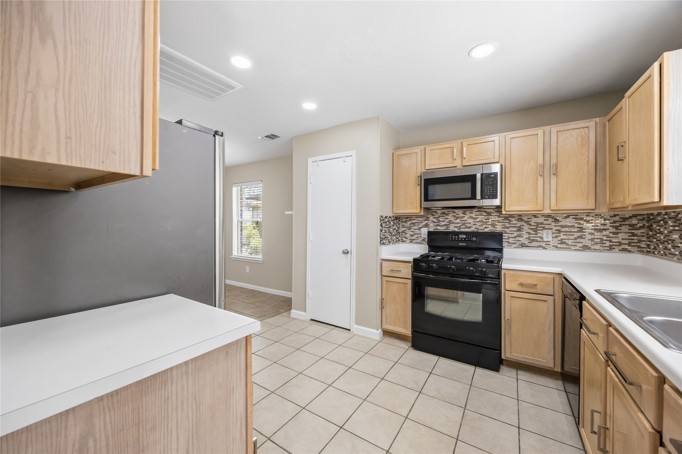 802 Oak West Drive Property Photo 6