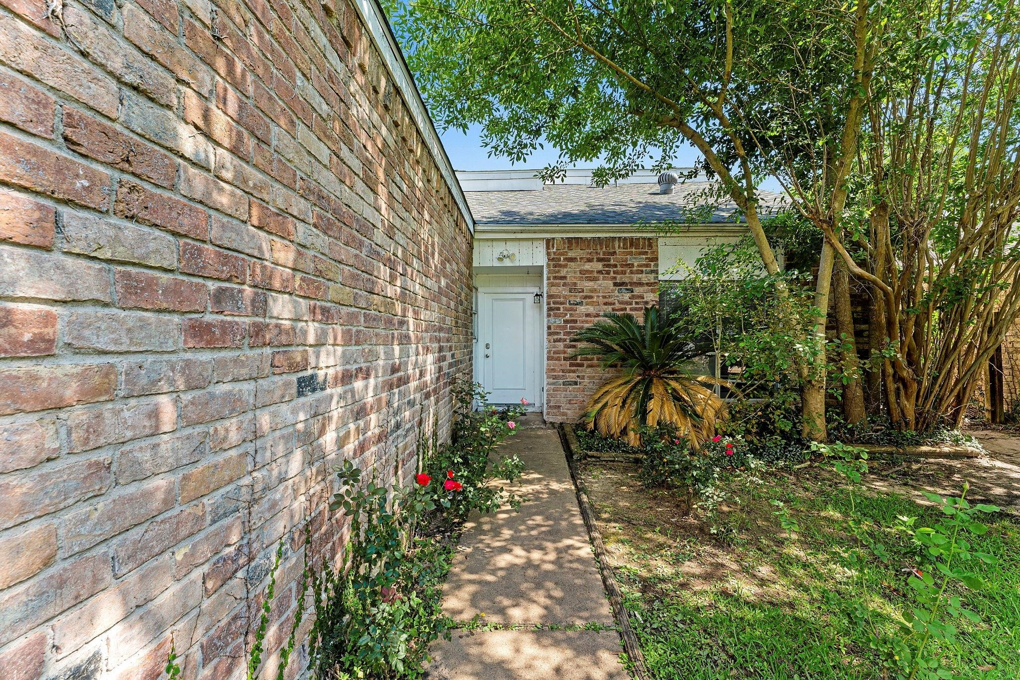 13307 Robinglen Drive Property Photo 1