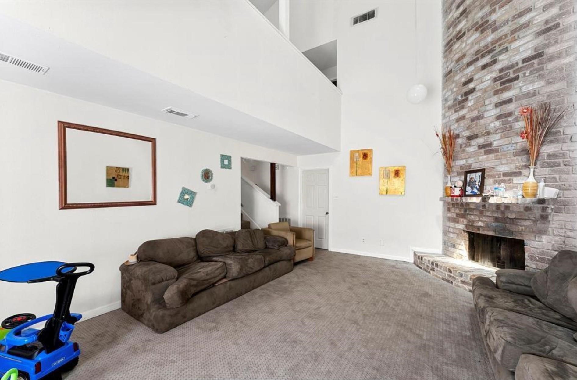 13307 Robinglen Drive Property Photo 2
