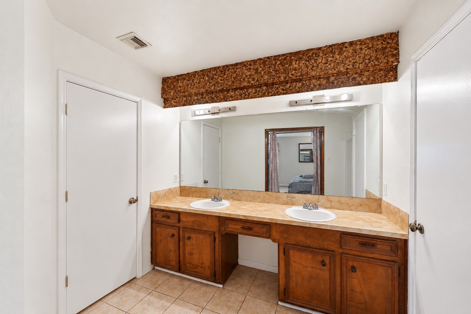 13307 Robinglen Drive Property Photo 7