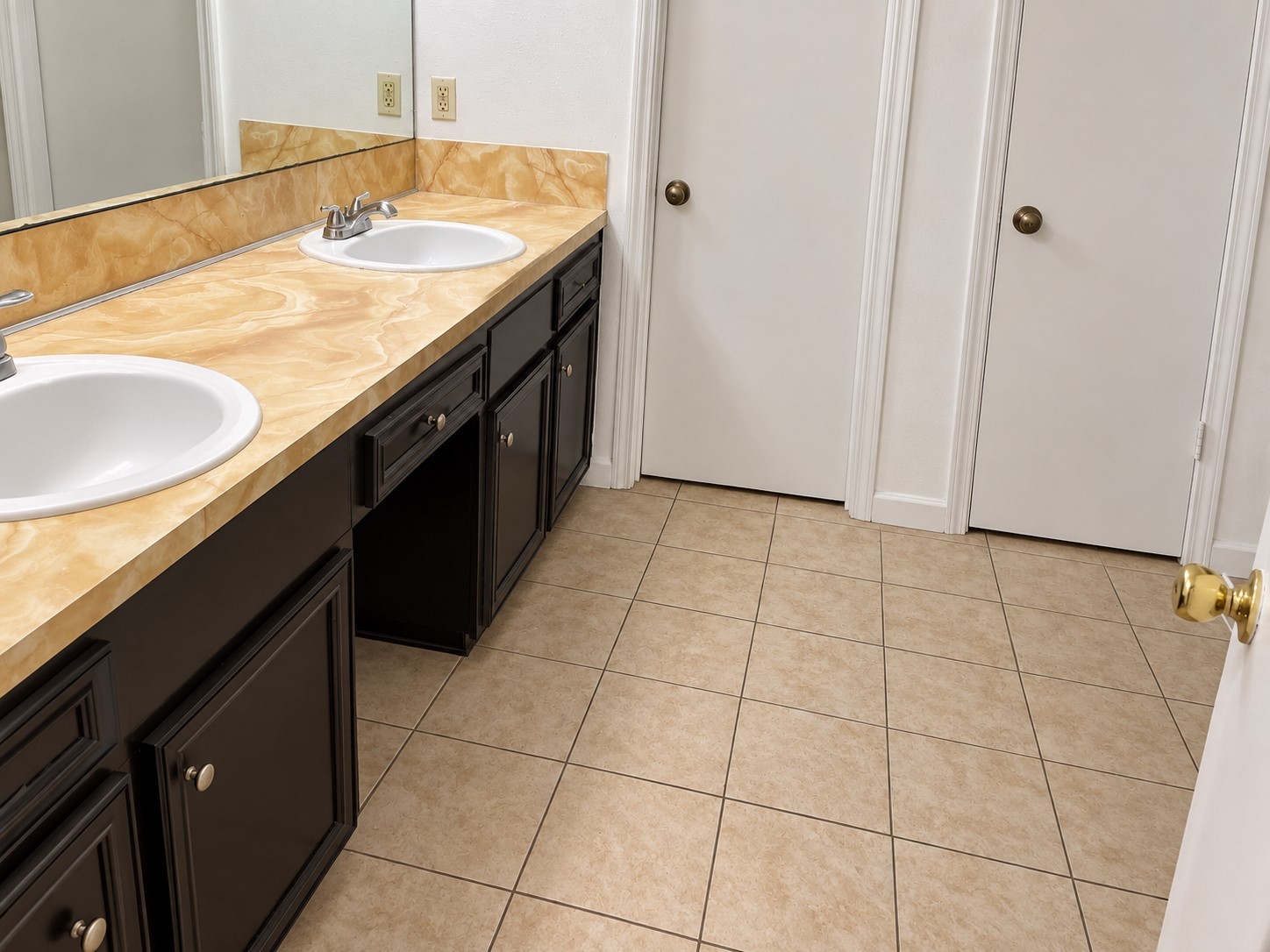 13307 Robinglen Drive Property Photo 10