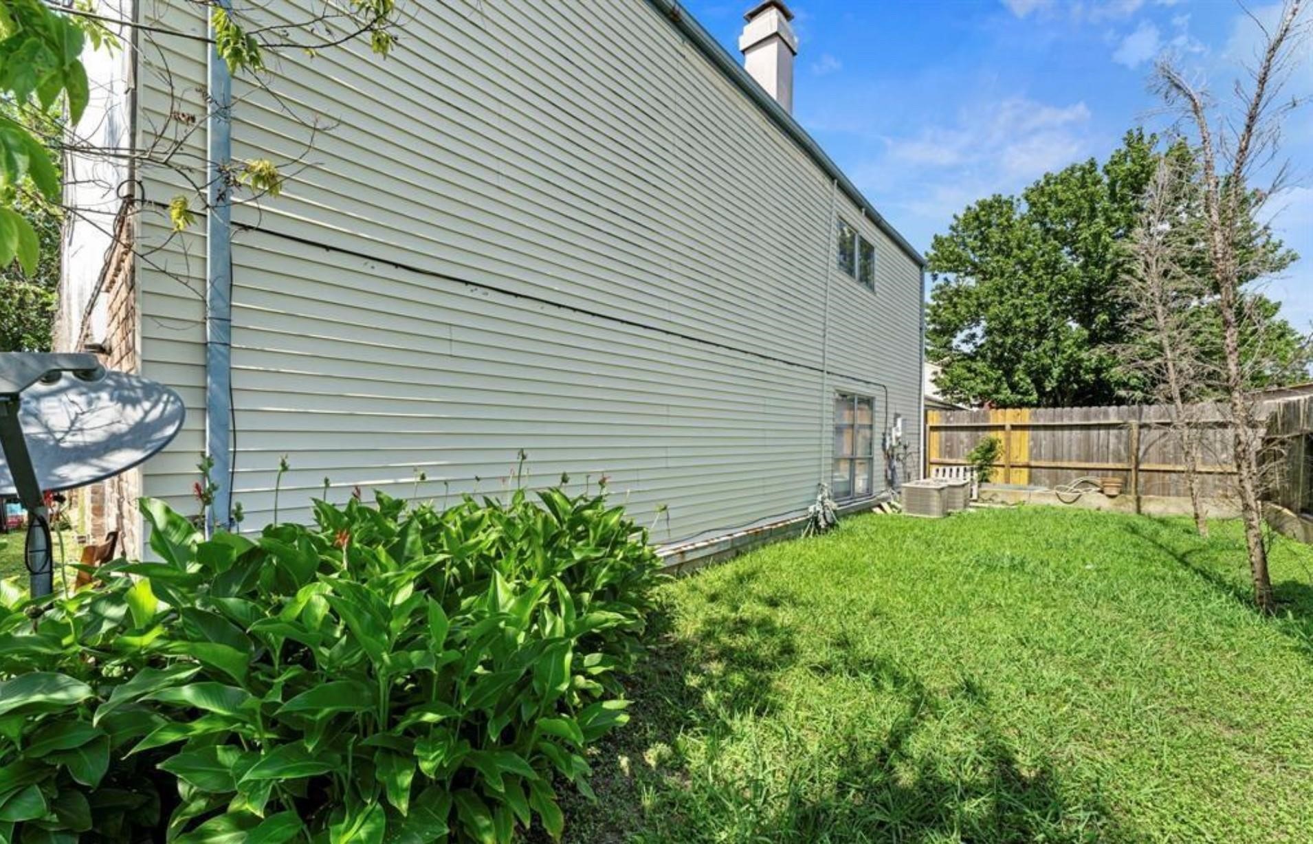 13307 Robinglen Drive Property Photo 17