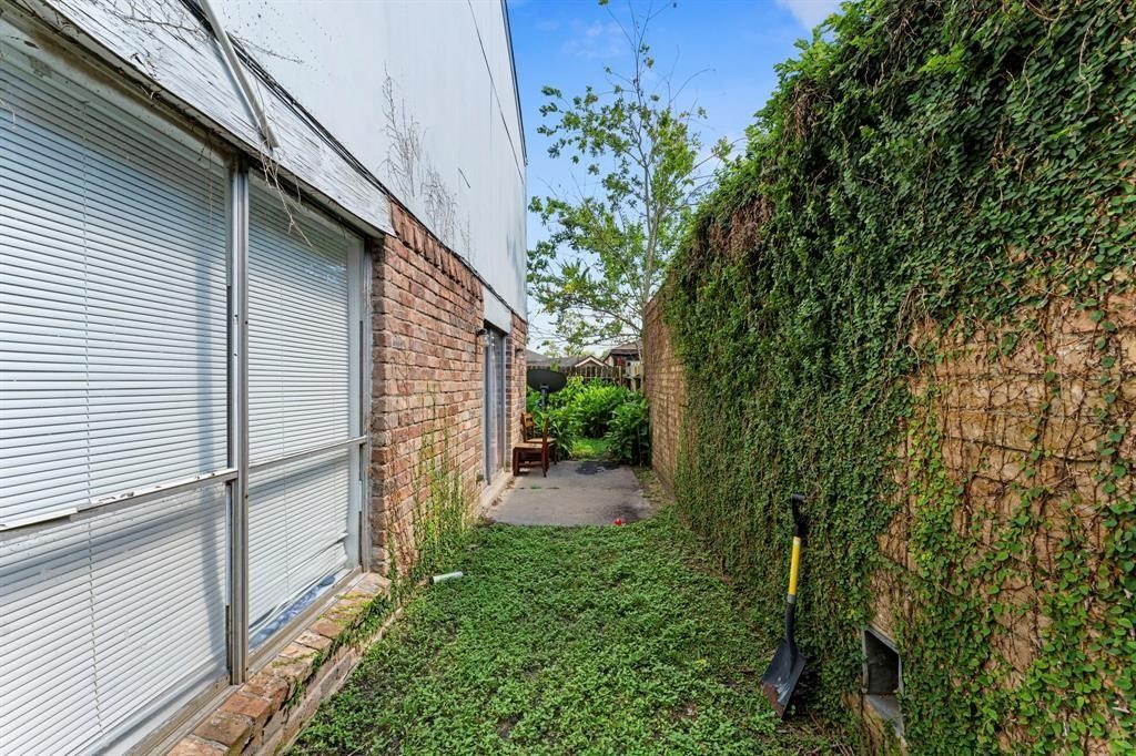 13307 Robinglen Drive Property Photo 18