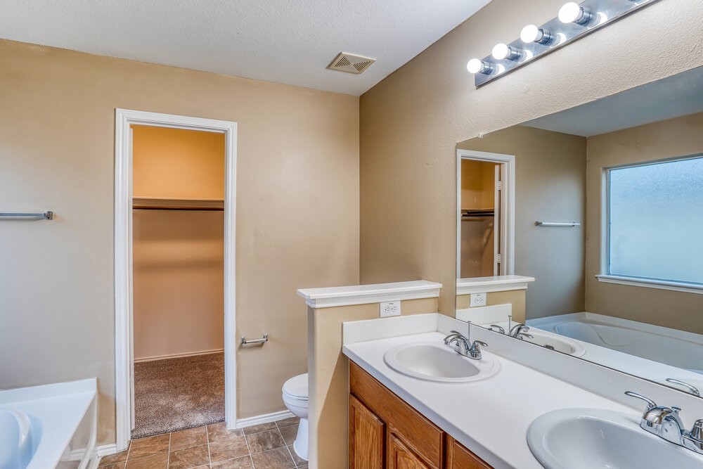 8223 Wainwright Way Property Photo 11