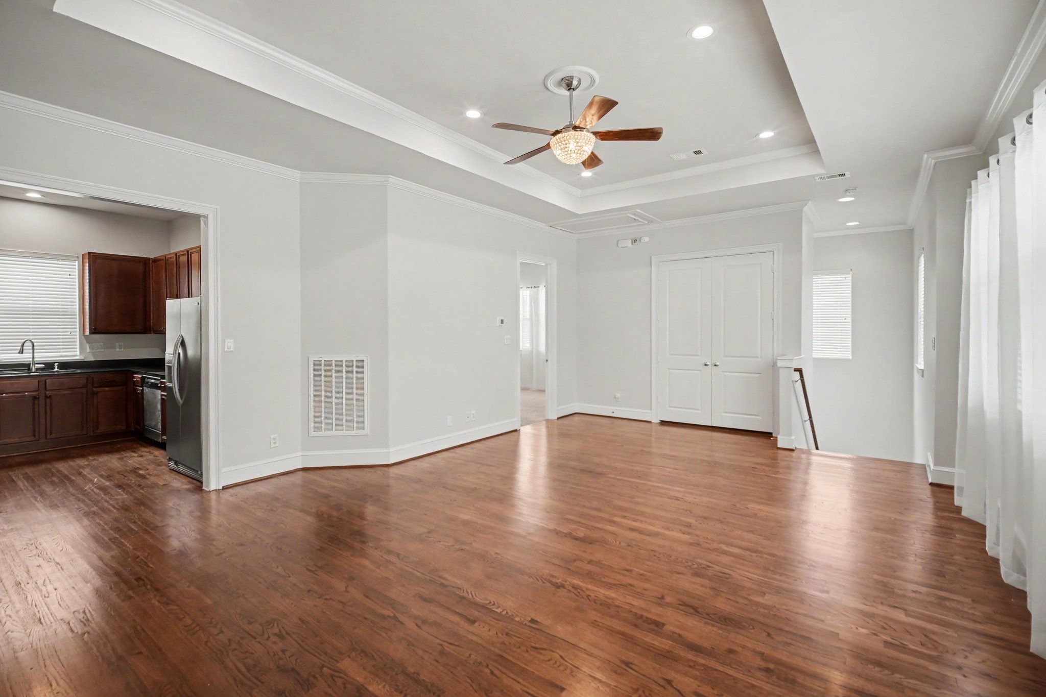 1744 W 25th Street Property Photo 3