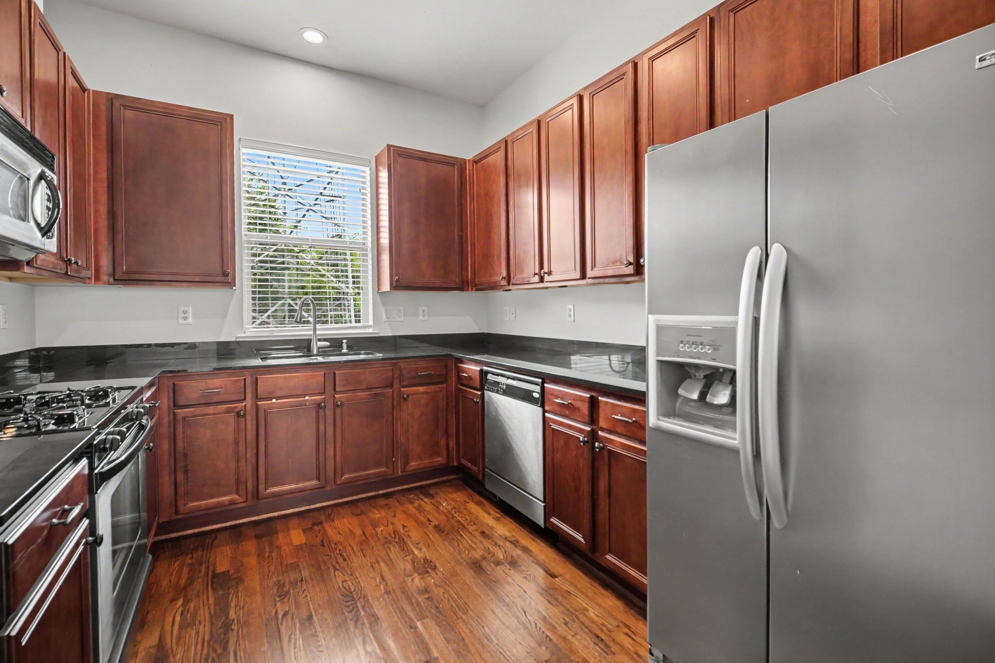 1744 W 25th Street Property Photo 5