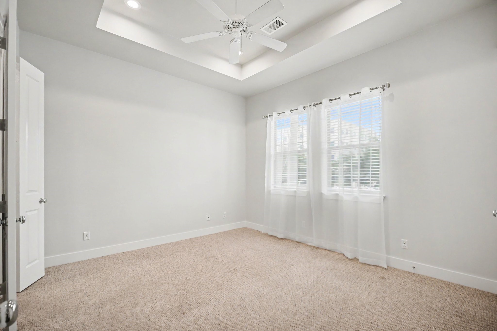 1744 W 25th Street Property Photo 6