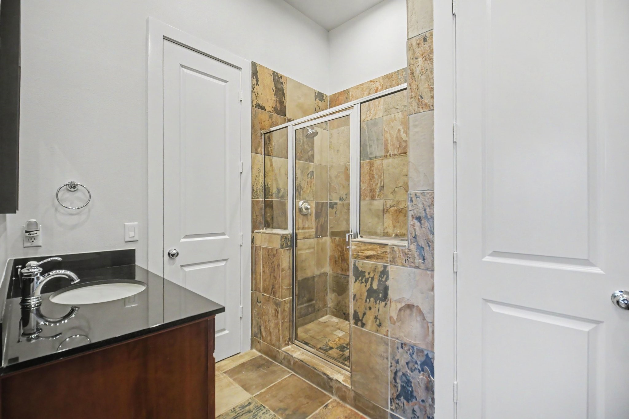 1744 W 25th Street Property Photo 9