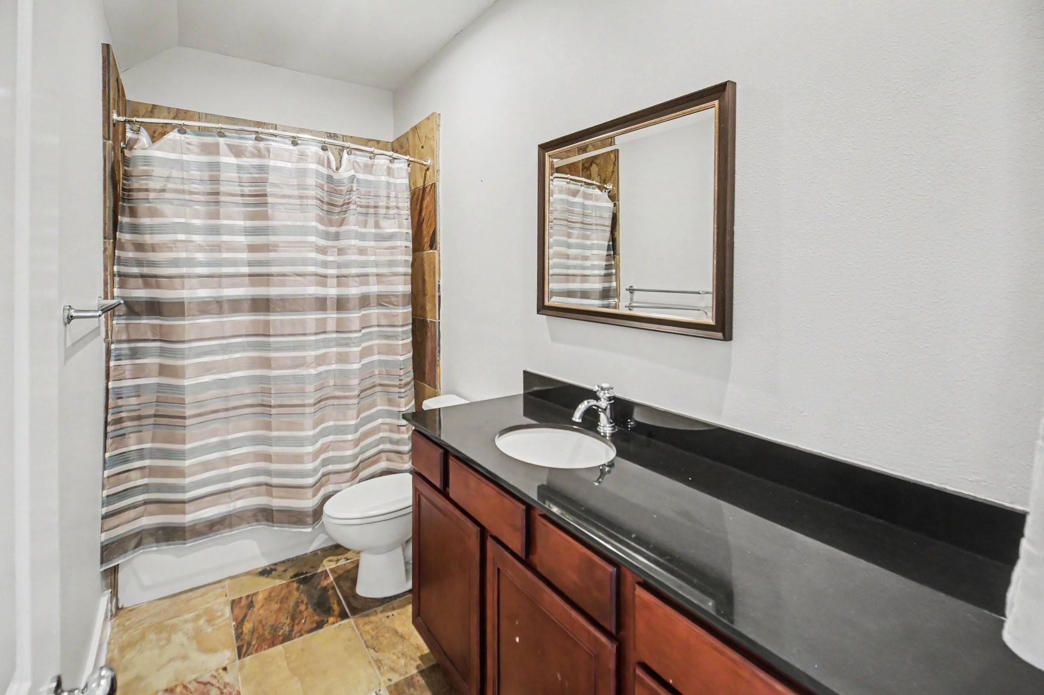 1744 W 25th Street Property Photo 11