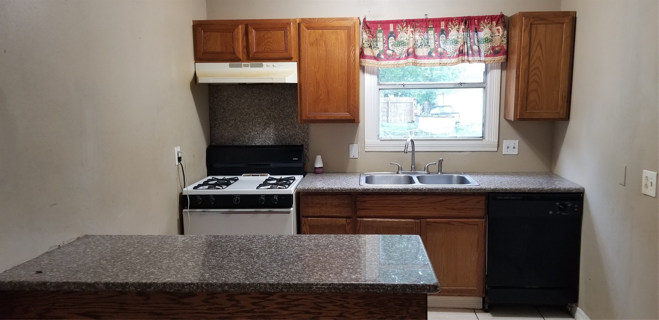 4515 White Rock Street Property Photo 6