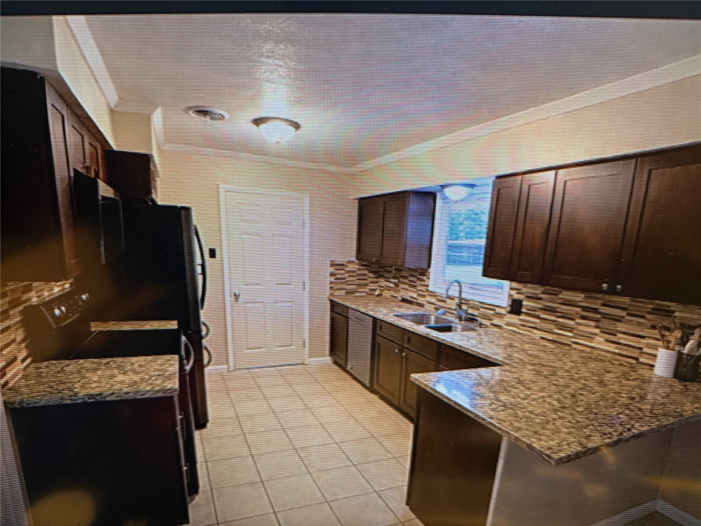 2206 Palomar Street Property Photo 6