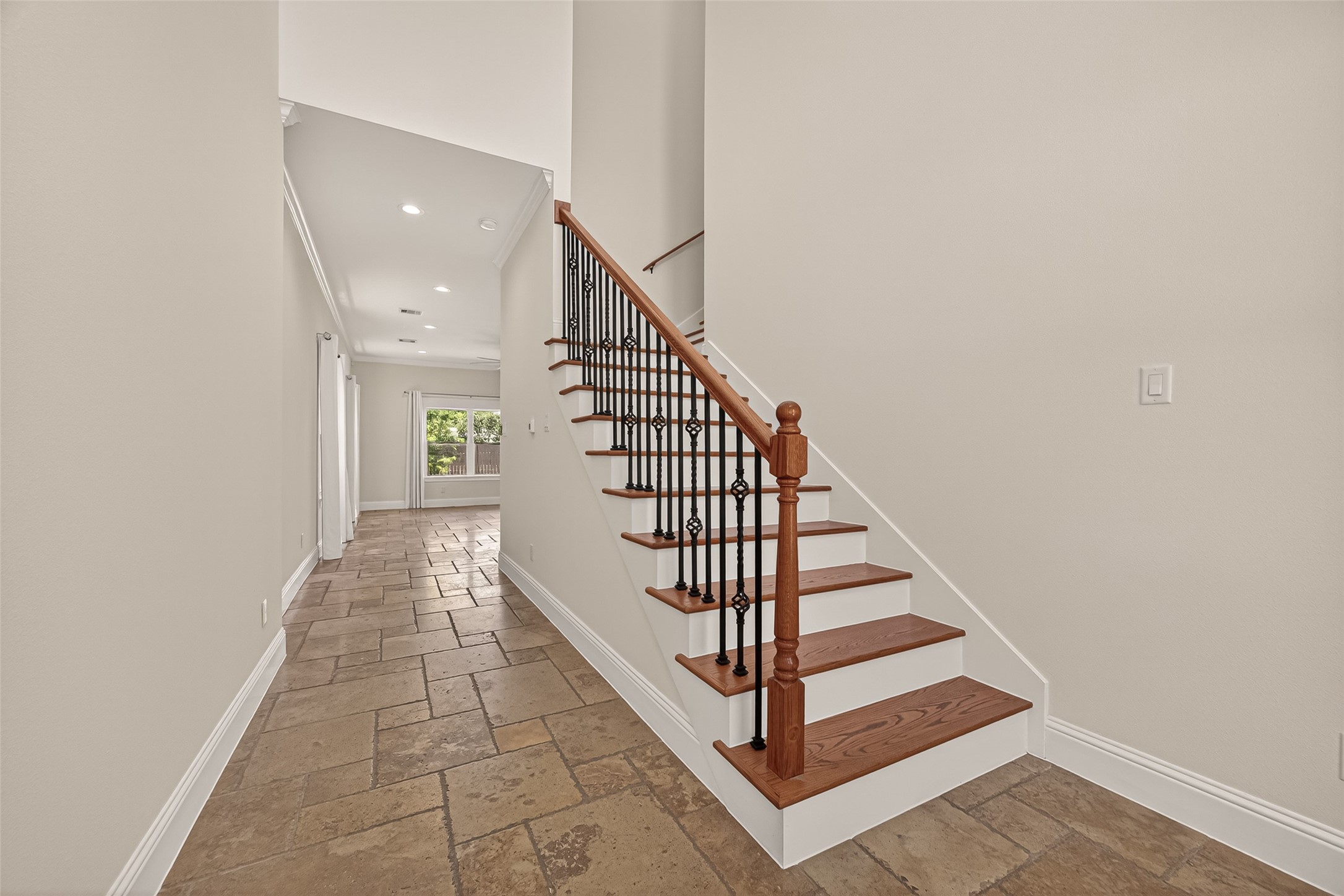 2211 Silverbonnet Street Property Photo 6