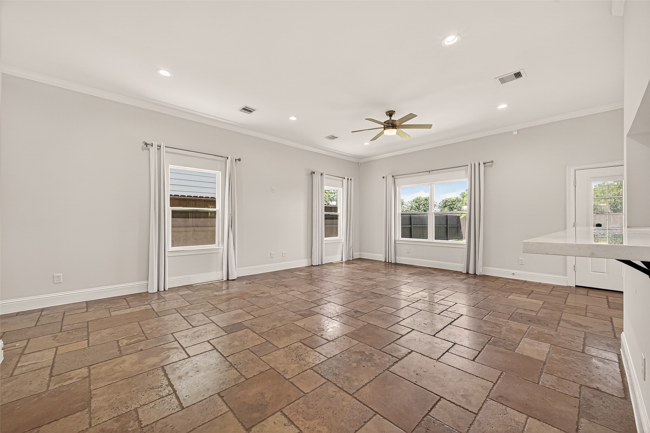 2211 Silverbonnet Street Property Photo 7
