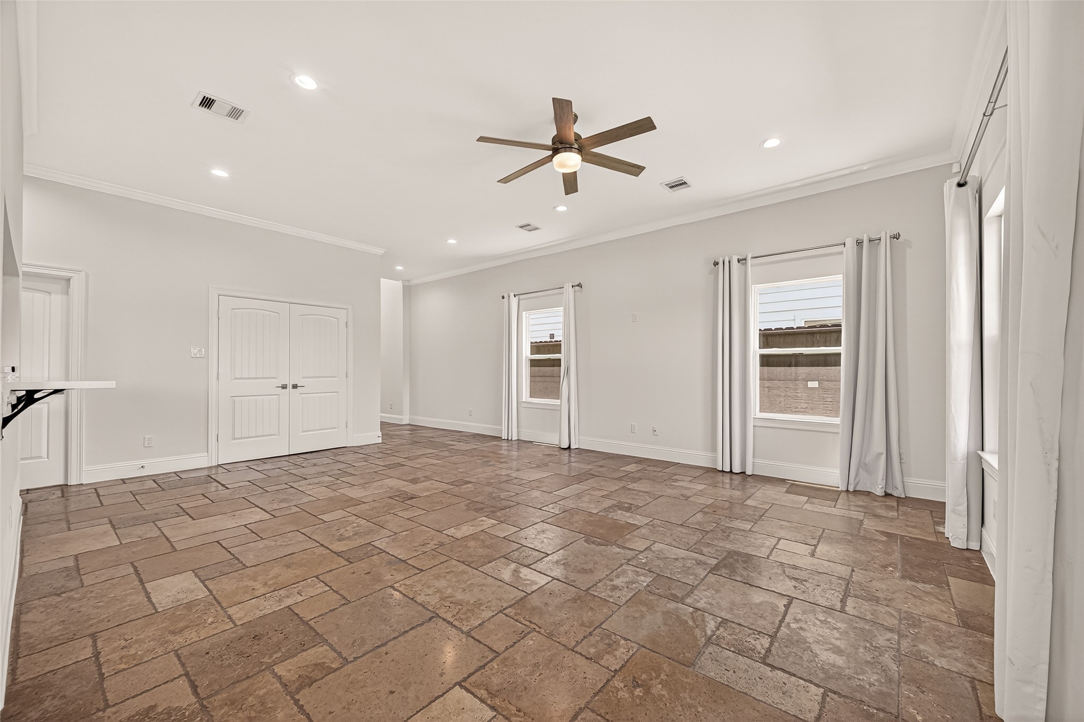 2211 Silverbonnet Street Property Photo 8