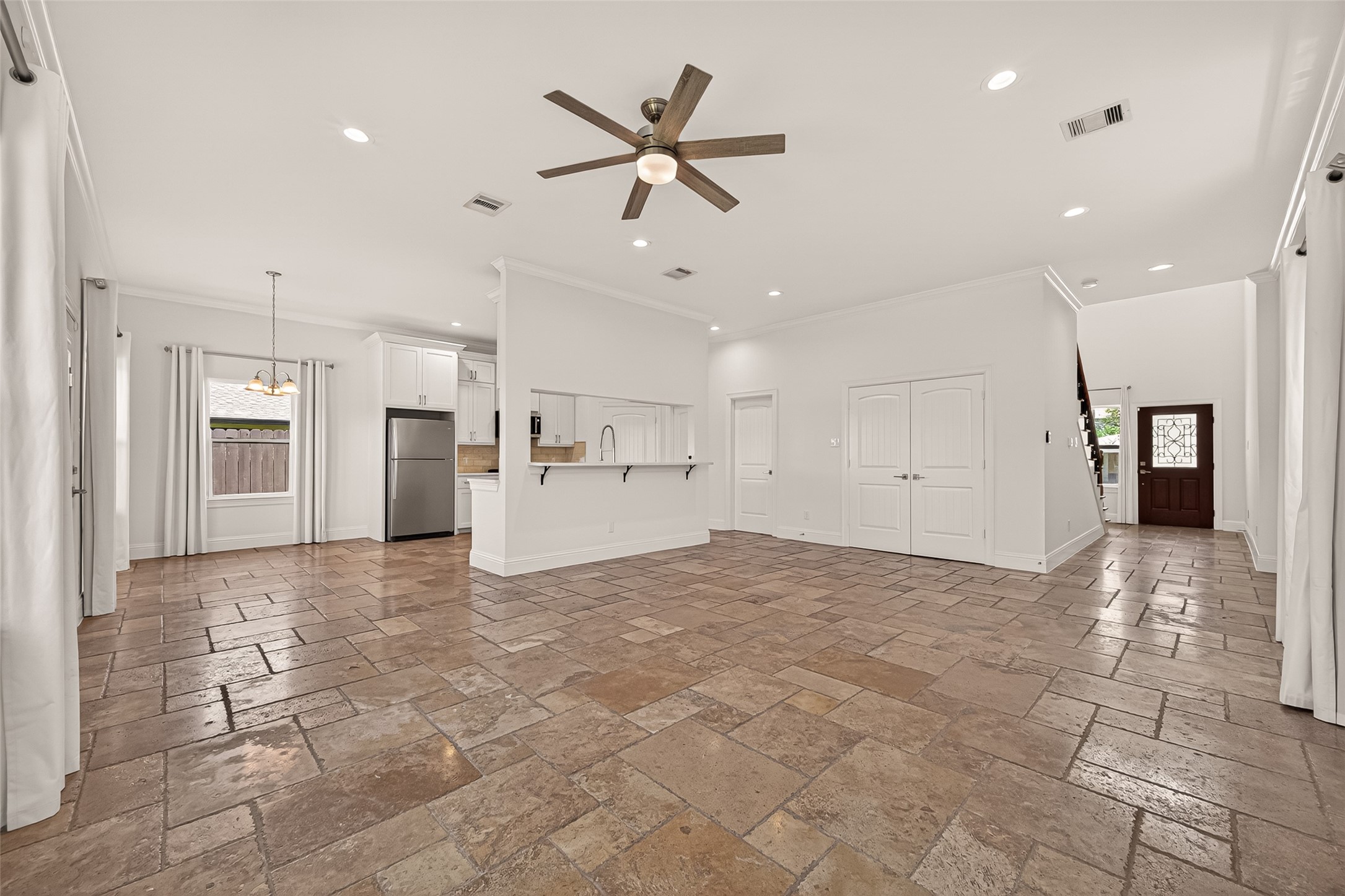 2211 Silverbonnet Street Property Photo 9