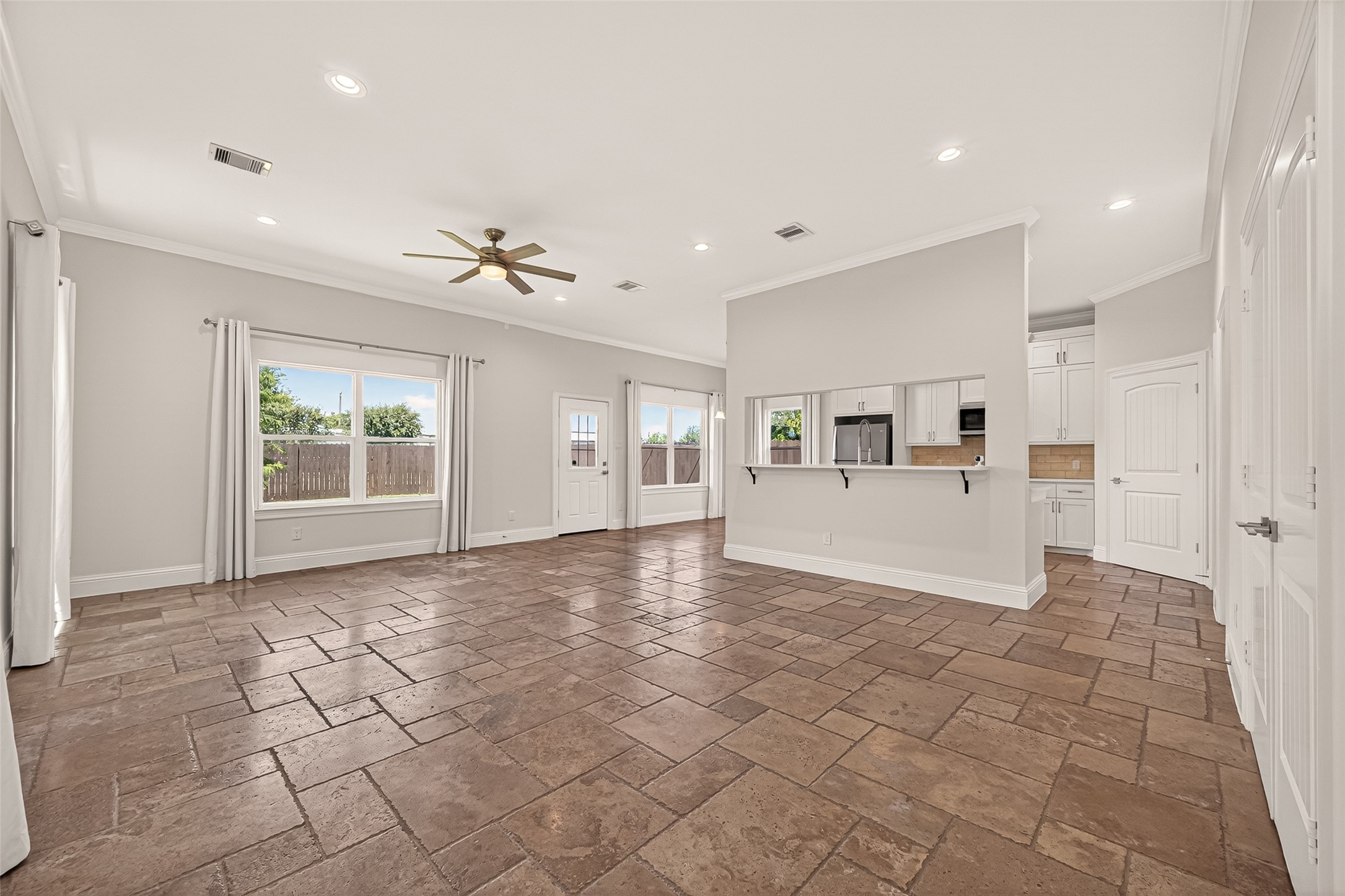 2211 Silverbonnet Street Property Photo 10