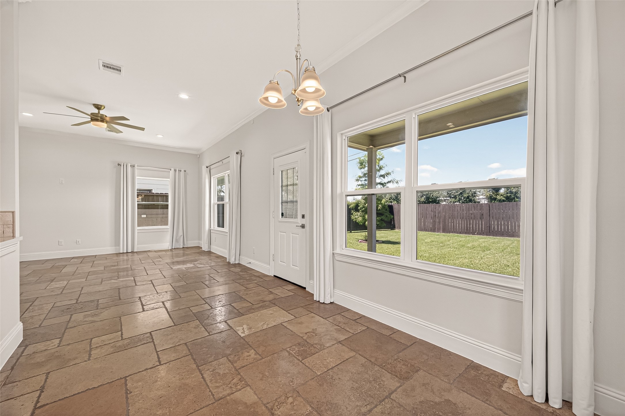 2211 Silverbonnet Street Property Photo 13