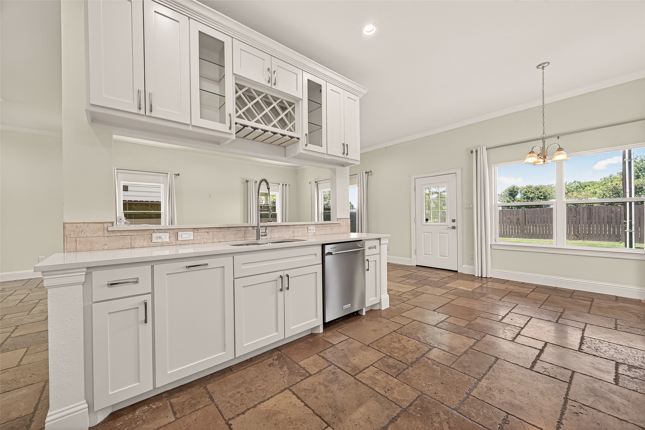 2211 Silverbonnet Street Property Photo 16