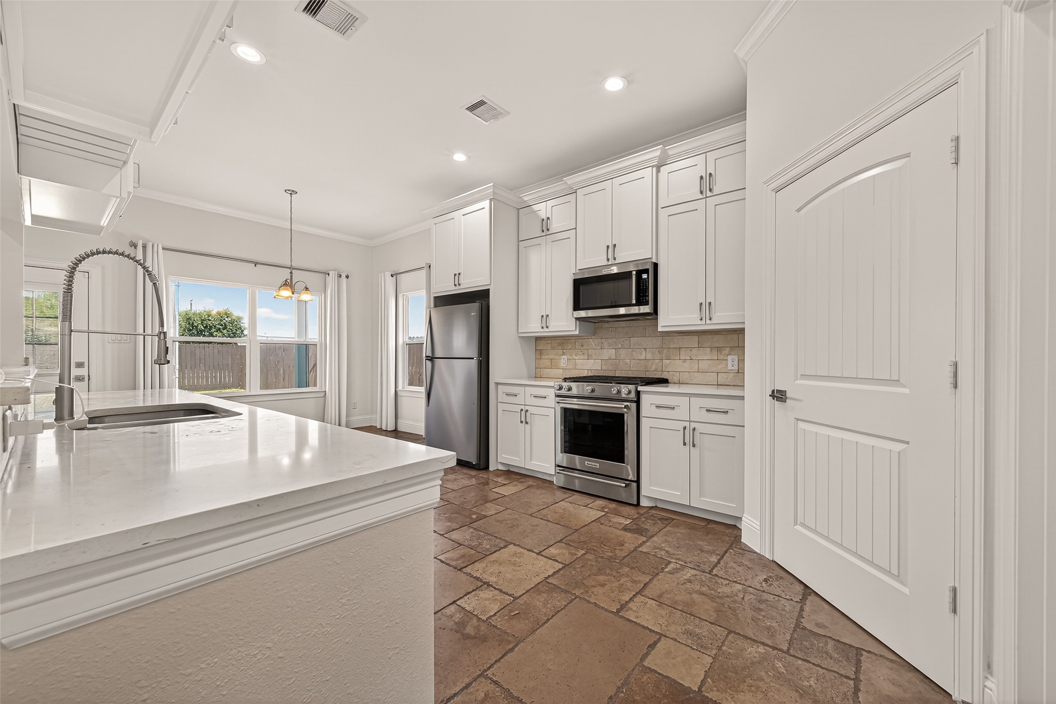 2211 Silverbonnet Street Property Photo 17