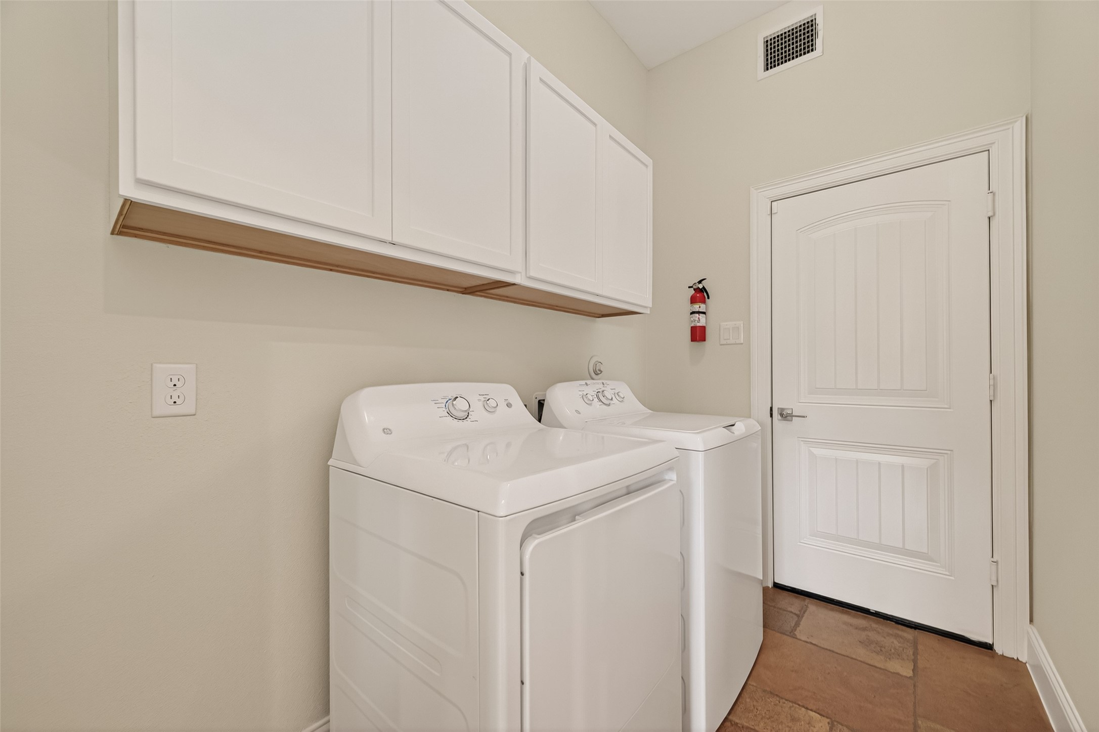 2211 Silverbonnet Street Property Photo 18
