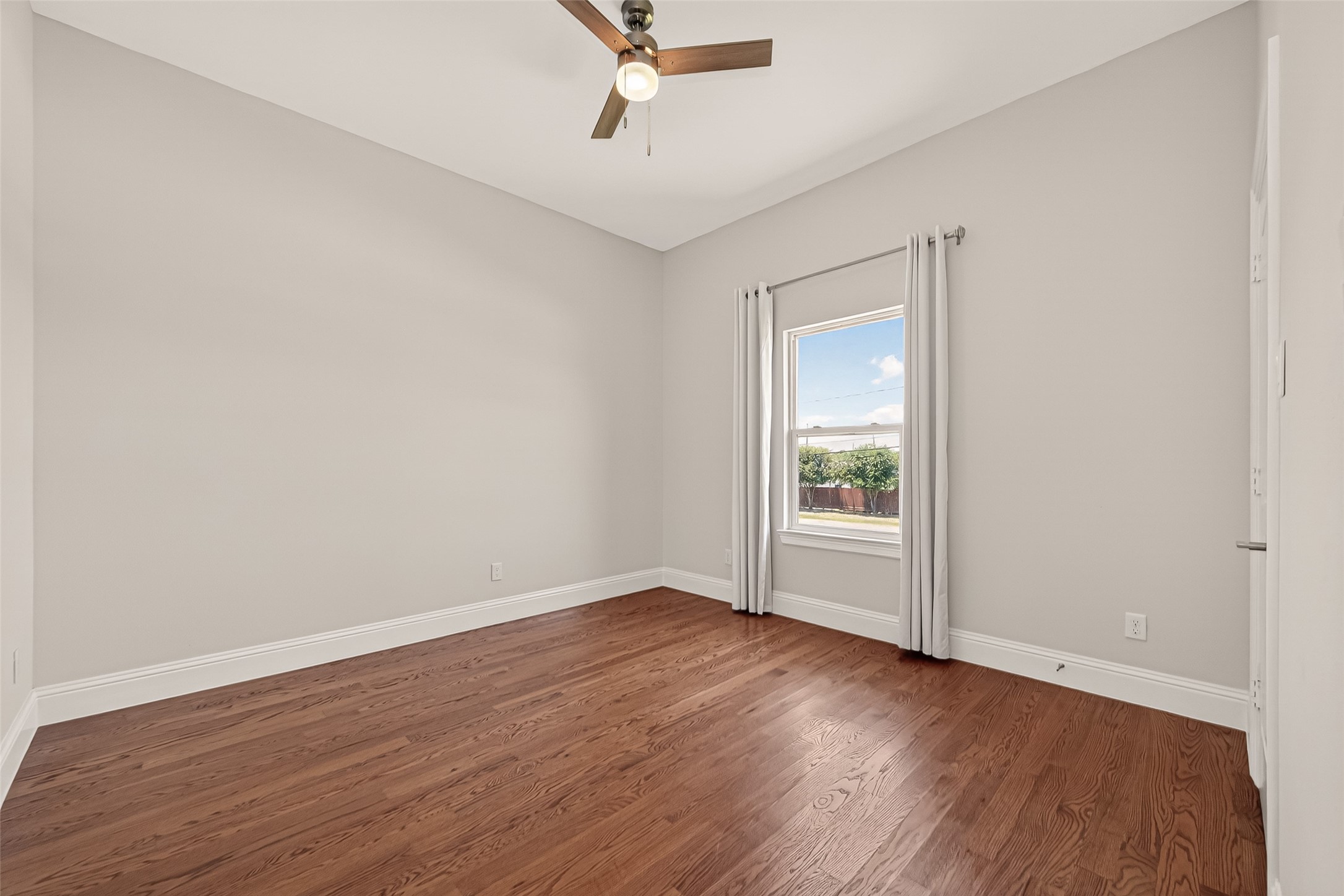 2211 Silverbonnet Street Property Photo 21