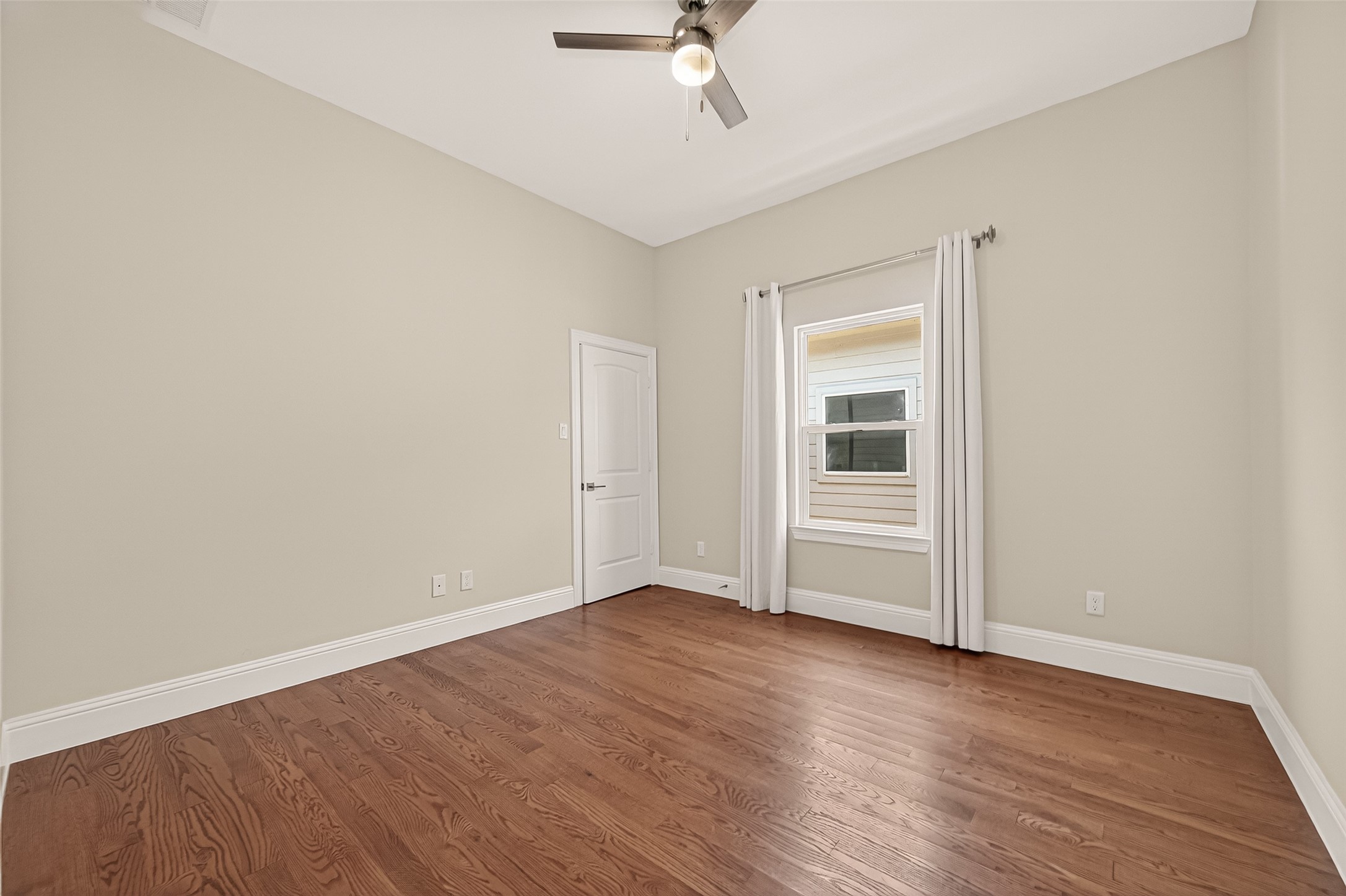 2211 Silverbonnet Street Property Photo 23