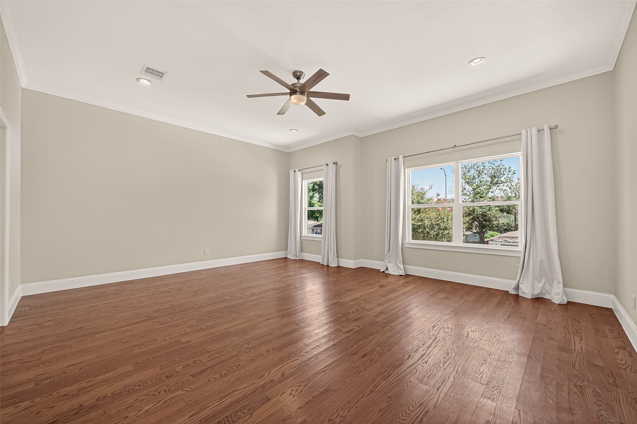 2211 Silverbonnet Street Property Photo 27