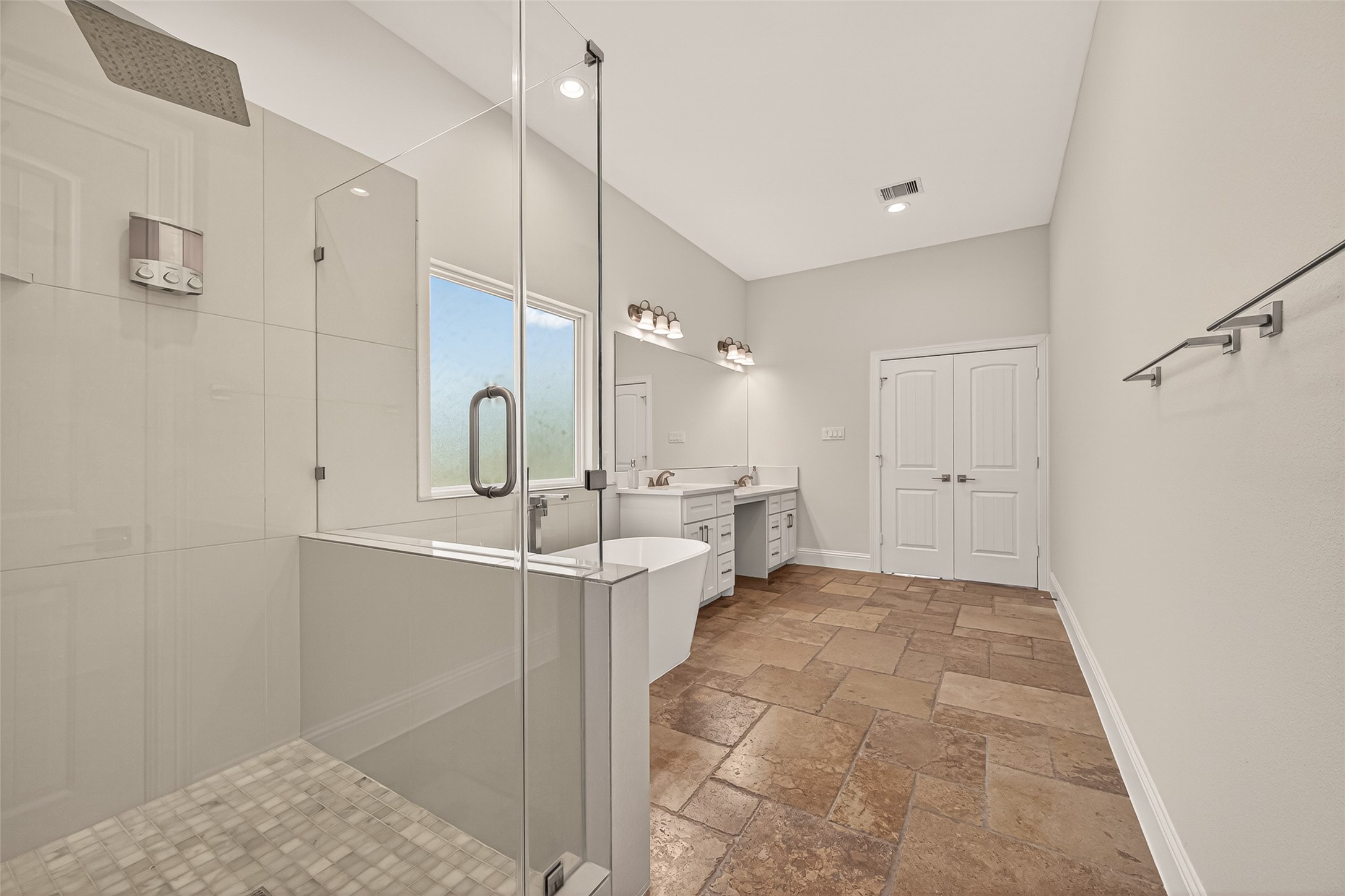 2211 Silverbonnet Street Property Photo 32